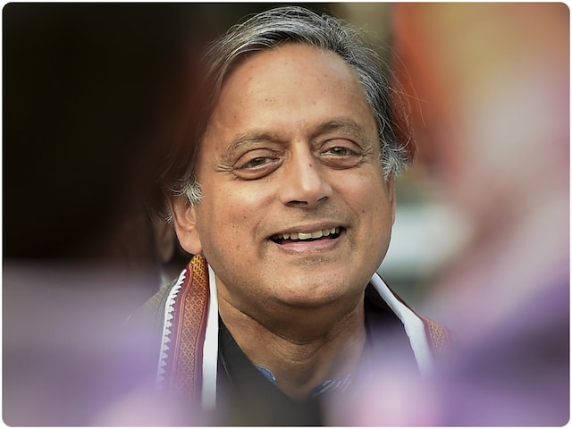 सोनिया की बैठक से गायब... क्या कांग्रेस से अलग राह पकड़ रहे शशि थरूर?