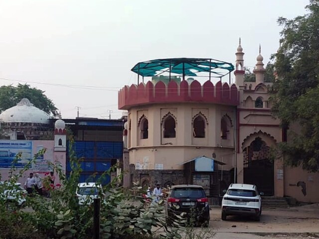  शाही जामा मस्जिद के मौलाना और उर्दू टीचर को हिरासत में लिया