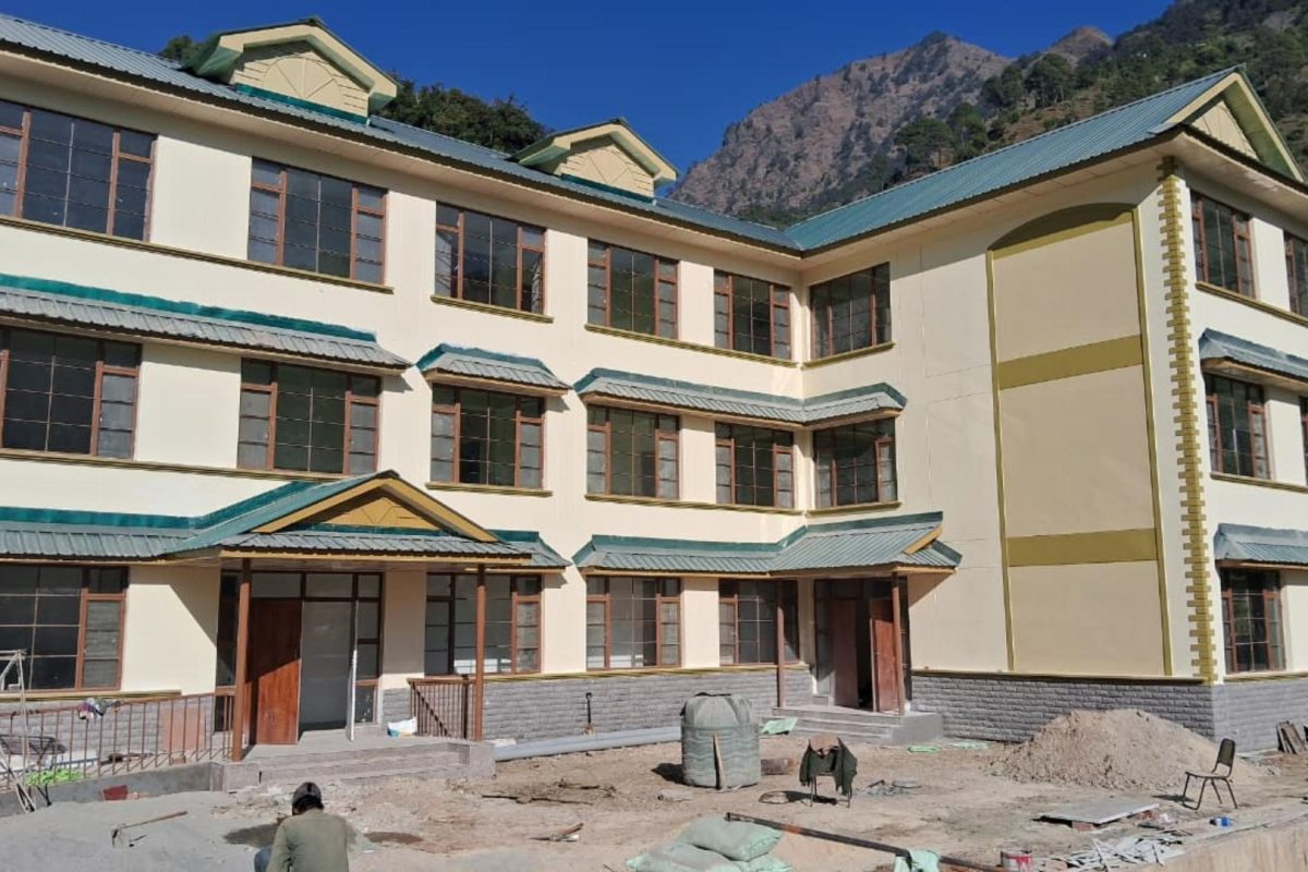 बाढ़ में बह गया था देउरी स्कूल, प्रियंका ने भी किया था दौरा, अब फिर बनकर तैयार