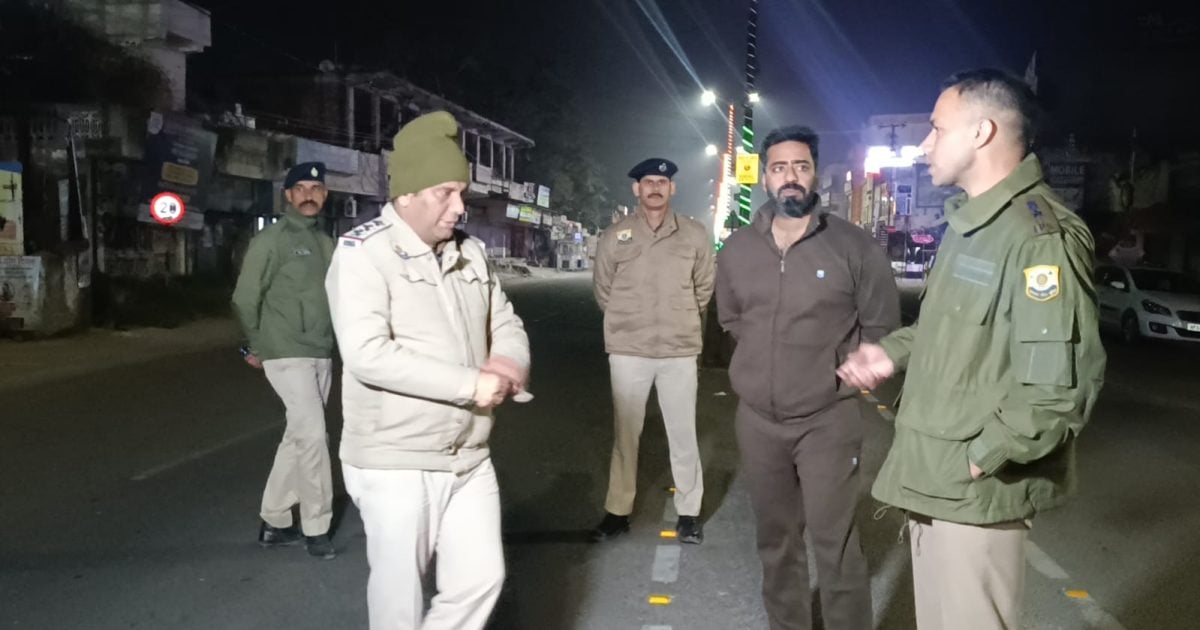 देर आए-दुरुरत आए!ऊना जिले में बिगड़ी कानून व्य़वस्था तो सड़कों पर उतरे DC-SP