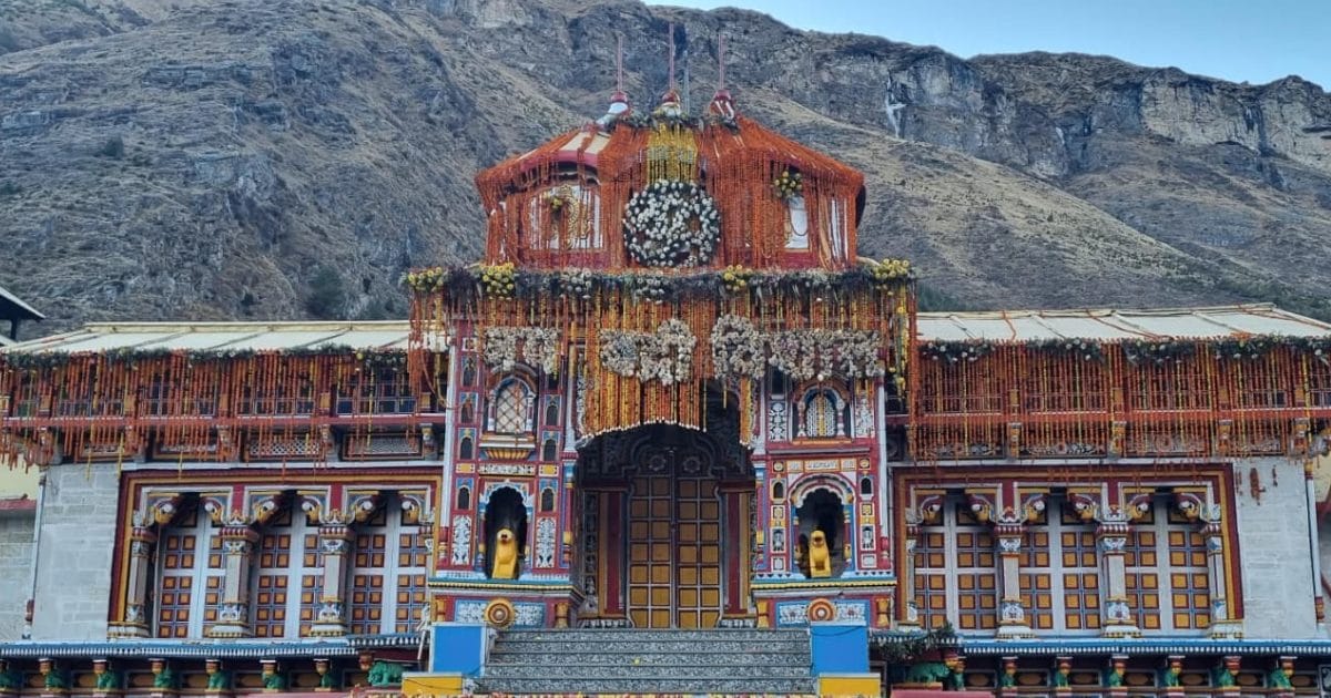 बद्रीनाथ धाम के बंद हुए कपाट, अंतिम पूजा के उमड़ी भीड़, ITBP ने संभाली सुरक्षा