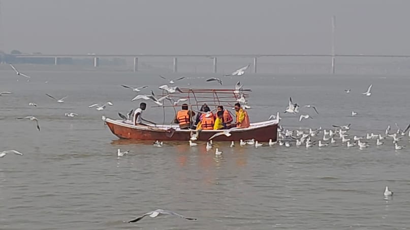 Siberian birds , साइबेरियन पक्षी , up tourism , triveni sangham , migratory birds , bird watching , Siberian birds in mahakumbha, mahakumbha, mahakumbha news, मौनी अमावस्या, kashi, Varanasi news, when Siberian birds reach india, how long Siberian birds stay in india, interesting facts about Siberian birds, types of Siberian birds, when Siberian birds leave nests, Siberian birds qualities, Siberian birds picture, साइबेरियाई पक्षी कैसे दिखते हैं Siberian birds , साइबेरियन पक्षी , up tourism , triveni sangham , migratory birds , bird watching , Siberian birds in mahakumbha, mahakumbha, mahakumbha news, मौनी अमावस्या, kashi, Varanasi news, when Siberian birds reach india, how long Siberian birds stay in india, interesting facts about Siberian birds, types of Siberian birds, when Siberian birds leave nests, Siberian birds qualities, Siberian birds picture, साइबेरियाई पक्षी कैसे दिखते हैं