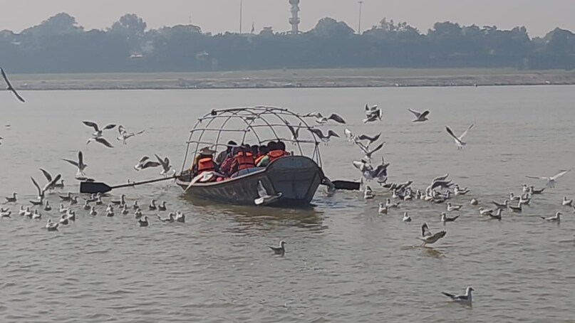 Siberian birds , साइबेरियन पक्षी , up tourism , triveni sangham , migratory birds , bird watching , Siberian birds in mahakumbha, mahakumbha, mahakumbha news, मौनी अमावस्या, kashi, Varanasi news, when Siberian birds reach india, how long Siberian birds stay in india, interesting facts about Siberian birds, types of Siberian birds, when Siberian birds leave nests, Siberian birds qualities, Siberian birds picture, साइबेरियाई पक्षी कैसे दिखते हैं Siberian birds , साइबेरियन पक्षी , up tourism , triveni sangham , migratory birds , bird watching , Siberian birds in mahakumbha, mahakumbha, mahakumbha news, मौनी अमावस्या, kashi, Varanasi news, when Siberian birds reach india, how long Siberian birds stay in india, interesting facts about Siberian birds, types of Siberian birds, when Siberian birds leave nests, Siberian birds qualities, Siberian birds picture, साइबेरियाई पक्षी कैसे दिखते हैं