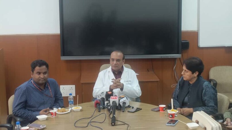 उन्होंने कहा प्रदूषण का जो प्रभाव देखा जा रहा है, उससे इमरजेंसी जैसे हालात पैदा हो गए हैं. यह सिर्फ नवंबर से फरवरी की परेशानी नहीं है, बल्कि यह पूरे साल का मामला है, लेकिन नवंबर से फरवरी में ज्यादा दिखाई देने लगता है. पिछले 10 सालों से यही चल रहा है.   