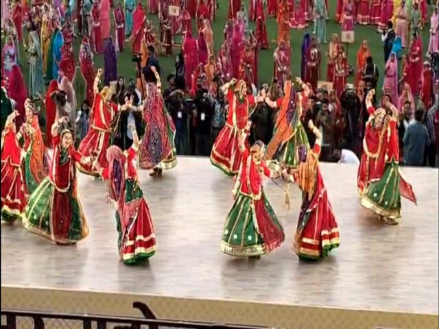 जयपुर घूमर फेस्टिवल: दीया कुमारी संग 6100 महिलाओं ने बनाया रिकॉर्ड