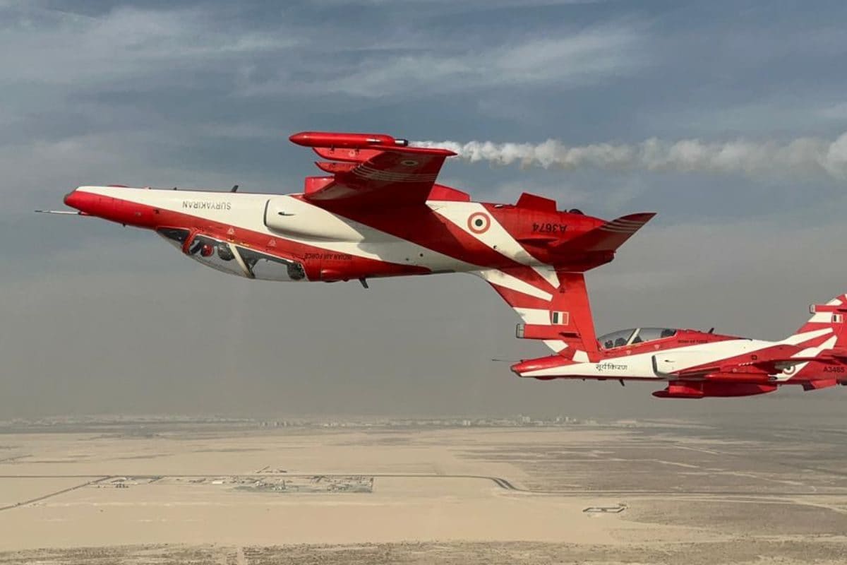 सूर्य किरण ने बिखेरी चमक हवा में ऐसे स्टंट कि हर कोई दंग नई तस्वीरें वायरल