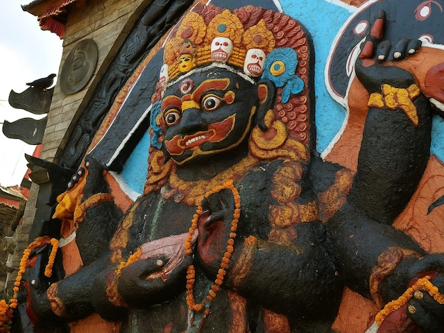 आज है काल भैरव जयंती, बाबा को लगाएं ये 5 खास भोग, दूर होंगी बाधाएं