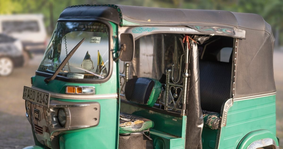 शराब पीकर ऑटो चला रहा था शख्स, गाड़ी जब्त हुई तो ड्राइवर ने खुद को आग लगा ली