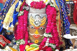 भस्म आरती के बाद मस्तक पर ॐ लगाकर बाबा महाकाल ने दिए भक्तों को दर्शन