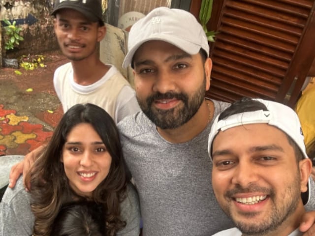 डोसा के शौकीन कपल ने नौकरी छोड़ खोल दिया ढाबा, आज हर महीने 1 करोड़ है कमाई