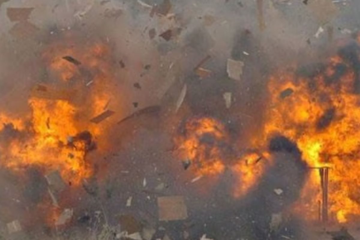 पटाखा फैक्ट्री में भीषण धमाका, दो लोग हुए गंभीर घायल