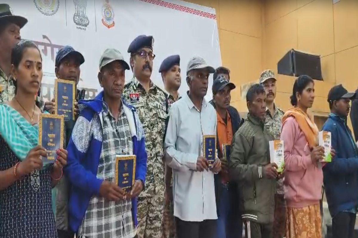 झीरम अटैक के कमांडर चैतू समेत 10 नक्‍सलियों का सरेंडर, सुरक्षा बल की बड़ी जीत