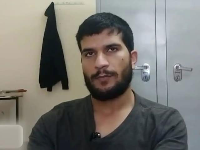 बंद कमरा, पीछे टंगी काली कमीज; अटैक को इस्लाम में कैसे जायज ठहरा रहा आतंकी उमर