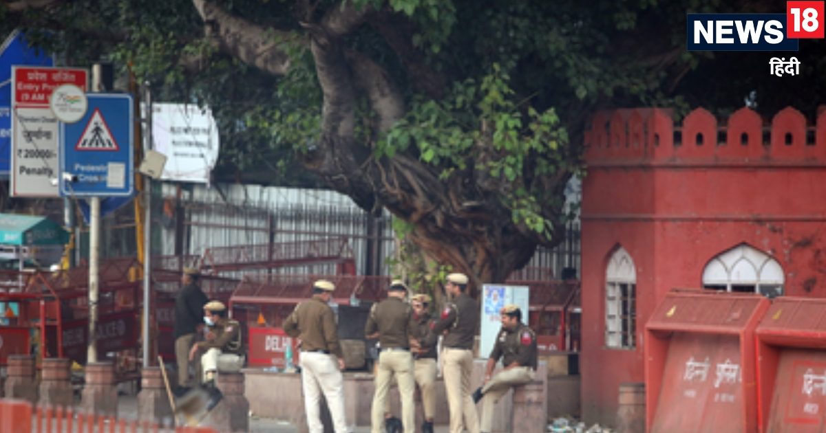 लाल किला मेट्रो स्‍टेशन के सभी गेट ओपन, घमाका स्‍थल पर मिले 3 कारतूस