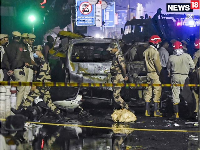 दिल्ली लाल किला धमाका में एक और वीडियो आया सामने, कार डीलर ने खोले राज दिल्ली लाल किला धमाका में एक और वीडियो आया सामने, कार डीलर ने खोले राज