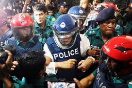 ढाका में लॉकडाउन! यूनुस के आवास पर भारी पुलिस तैनात, सड़कें बनीं छावनी