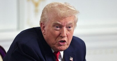 डोनाल्ड ट्रंप ने एच-1बी वीज़ा की स्पॉन्सर फीस को 83 लाख रुपए तक बढ़ा दिया है.