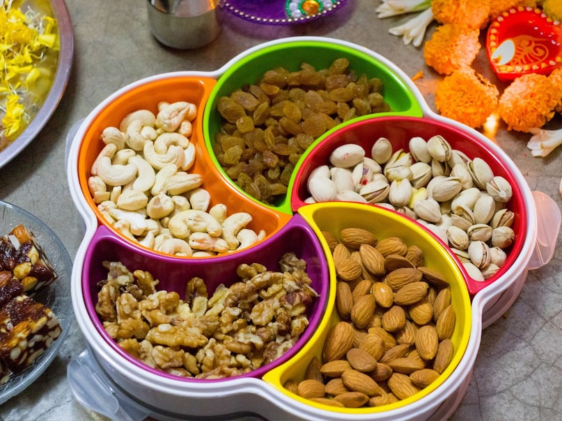 Best Dry Fruits for Summer, Dry Fruits Benefits in Summer, How To Consume Dry Fruits in Summer, Soaked Nuts Benefits, Healthy Snacking Tips, गर्मियों के ड्राई फ्रूट्स के फायदे, भीगे हुए मेवे खाने के फायदे, समर हेल्थ टिप्स Best Dry Fruits for Summer, Dry Fruits Benefits in Summer, How To Consume Dry Fruits in Summer, Soaked Nuts Benefits, Healthy Snacking Tips, गर्मियों के ड्राई फ्रूट्स के फायदे, भीगे हुए मेवे खाने के फायदे, समर हेल्थ टिप्स