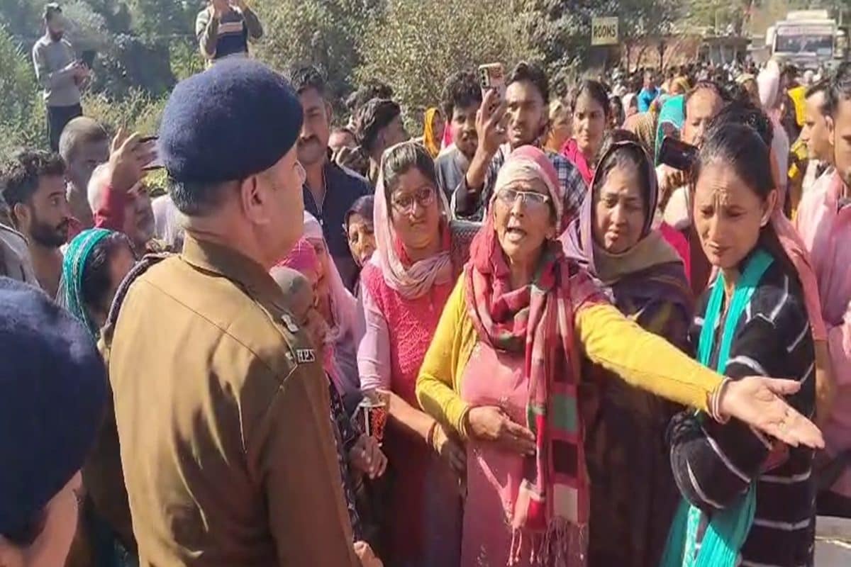 महिला की हत्या पर बवाल शव रखकर चार घंटे तक हाईवे जाम सीएम से क्या बात हुई