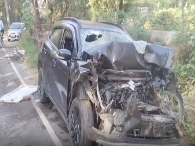 डंपर ने कार को मारी टक्कर, कुआं पूजन के लिए जा रहे 3 दोस्तों की मौत