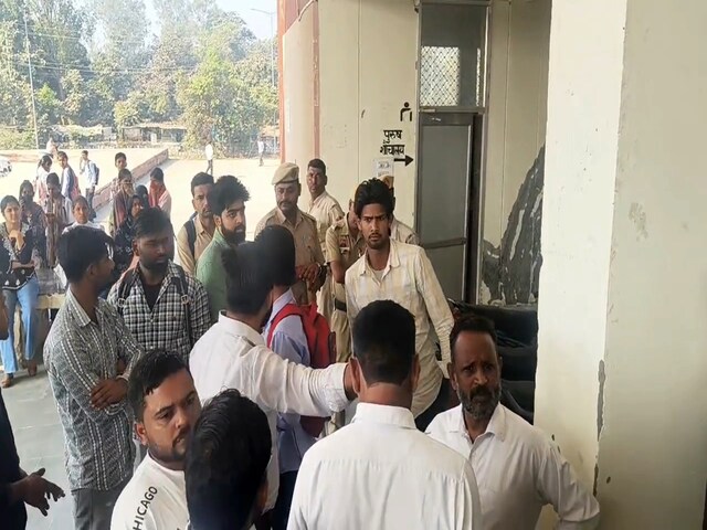 बस ने कई 6 छात्राओं को कुचला, एक बेटी की मौत, लोगों ने चालक की कर डाली धुनाई