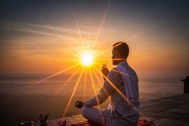 हर मनोकामना पूरी करेंगे सूर्य देव, रविवार को जरूर करें 108 मंत्र जाप