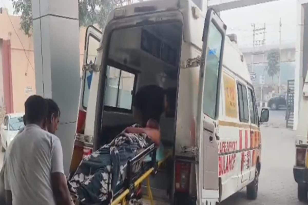 शादी समारोह से लौट रहे लोगों की गाड़ी खड़े ट्रक से टकराई 3 की मौत 6 लोग घायल