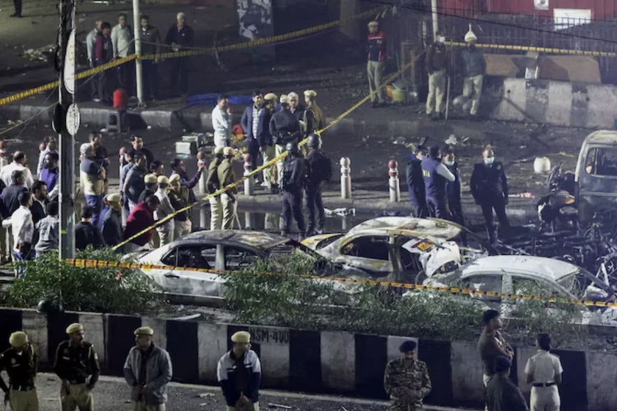 ITO तक सुनाई दी ब्‍लास्‍ट की आवाज जमीन के नीचे मेट्रो स्‍टेशन के शीशे चटके