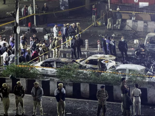 ITO तक सुनाई दी ब्‍लास्‍ट की आवाज, जमीन के नीचे मेट्रो स्‍टेशन के शीशे चटके