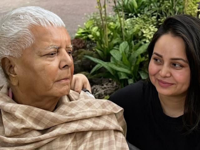 लालू यादव की बेटी रोहिणी 'यादव' क्यों नहीं, क्यों कही जाती हैं ‘आचार्य’?