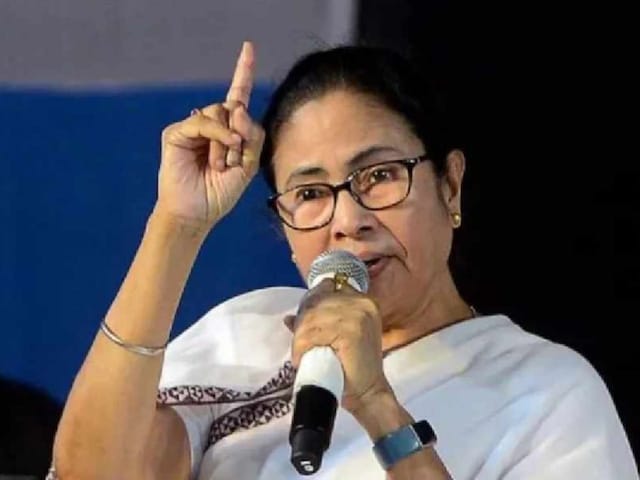 OMG! ये तो 12 बजे तक खेल रहीं, 8 बजे... जीतीं बेटियां तो BJP का ममता को ताना