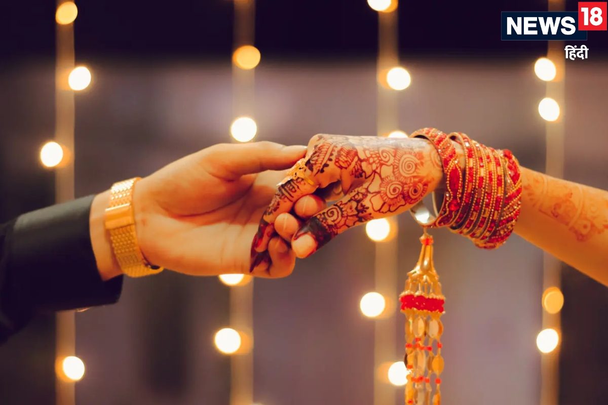 माला पहनाकर दूल्‍हा ने दुल्‍हन से कहीं ये बातें झट से पूरी हुई शादी की रस्‍म