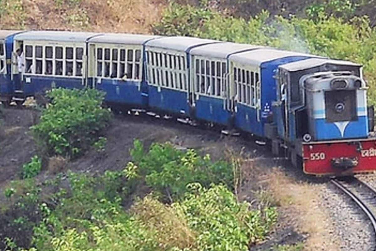खत्‍म हुआ पर्यटकों का इंतजार आपकी मनपसंद ट्रेन पांच महीने बाद पटरी पर लौटी