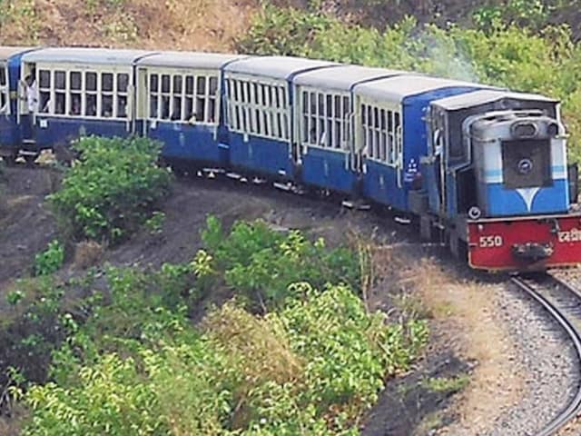 खत्‍म हुआ पर्यटकों का इंतजार, आपकी मनपसंद ट्रेन पांच महीने बाद पटरी पर लौटी
