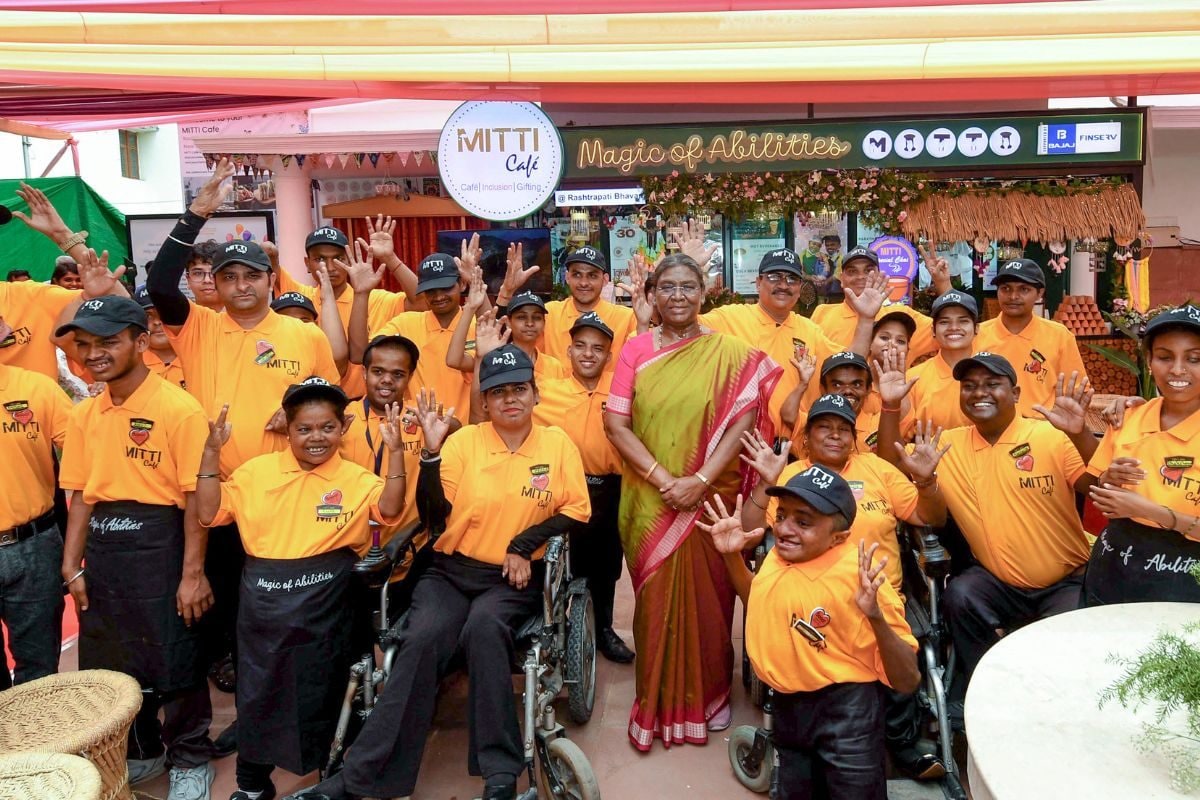 खाना लोग सब स्पेशल: राष्ट्रपति भवन के आंगन में मिट्टी कैफे देखें वीडयो