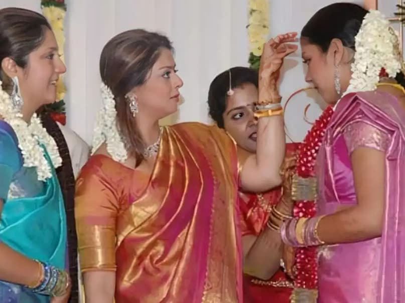 nagma, jyothika, chiranjeevi, tollywood 3 actress who are sisters, sisters who are heroines, nagma jyothika Roshini, chiranjeevi movie vishwambhara