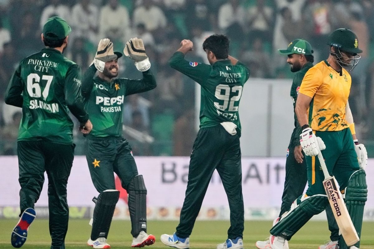 पाकिस्तान ने साउथ अफ्रीका को रौंदा, बाबर आजम ने बनाया वर्ल्ड रिकॉर्ड
