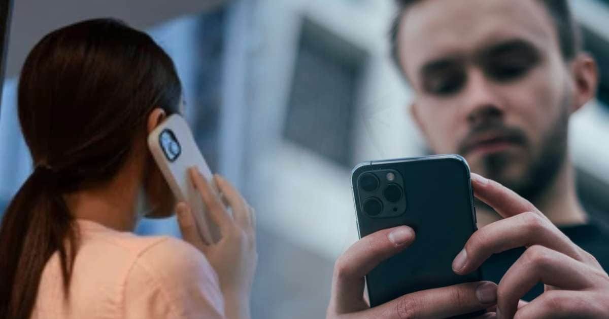 फोन पर आपकी बातचीत दोस्‍त-बॉयफ्रेंड कर ले रिकॉर्ड तो ये अपराध है या नहीं?