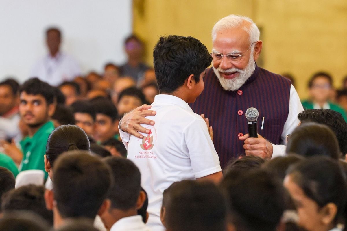 दिल की सर्जरी वाले बच्चों से मिले PM मोदी बच्ची बोली- “सोचा न था मिल पाऊंगी” रुला देगा वीडियो