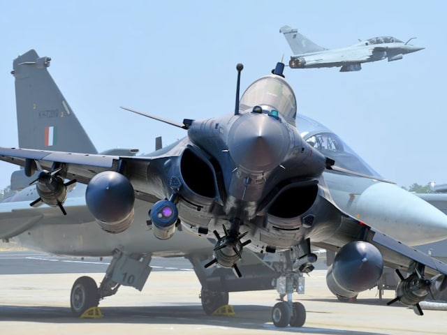 फ्रांस से और Rafale नहीं खरीदेगा भारत? सरकार के हौसले बुलंद, देसी राफेल तैयार! फ्रांस से और Rafale नहीं खरीदेगा भारत? सरकार के हौसले बुलंद, देसी राफेल तैयार!