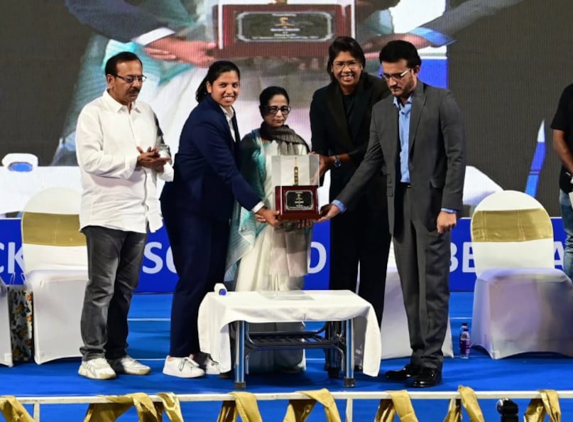 Richa Ghosh, Richa Ghosh DSP, Richa Ghosh Deputy Supritendent of Police, DSP Rich Ghosh, Richa Ghosh world champion, Sourav ganguly, ऋचा घोष, डीएसपी ऋचा घोष 