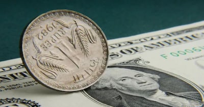 FY26 में रुपया पिछले एक दशक से भी ज्यादा समय का सबसे खराब साल साबित हुआ.