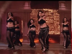 FLOP फिल्म का हिट गाना, नागिन सी बलखा हीरइन ने यूं दिखाईं अदाएं