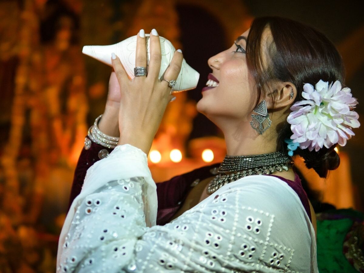 Women Conch Blowing Truth