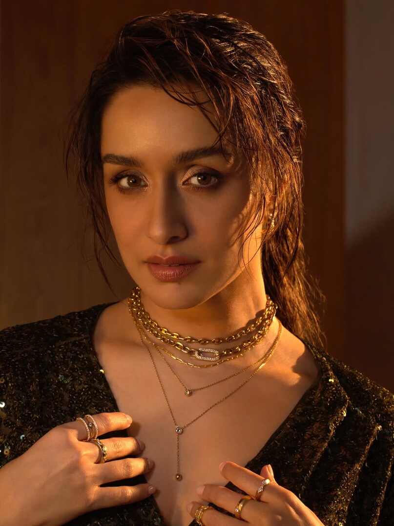 shraddha kapoor, shraddha kapoor relationships, shraddha kapoor boyfriends, shraddha kapoor dating history, who is shraddha kapoor currently with shraddha kapoor father, shraddha kapoor age, shraddha kapoor movies