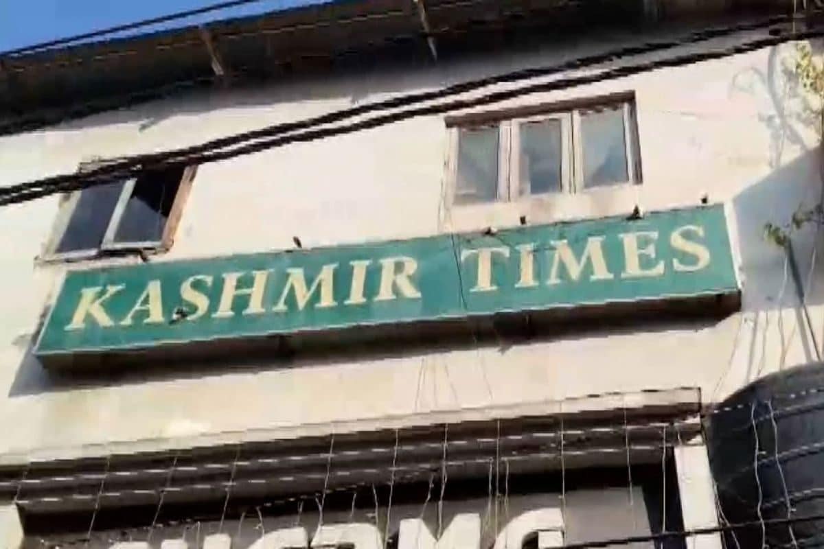 कश्मीर टाइम्स दफ्तर में SIA की रेड: AK राउंड्स बरामद कहां से आए हथियार