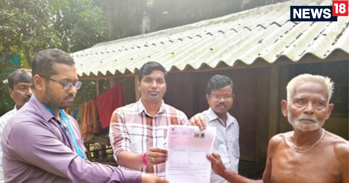 ममता बनर्जी को BLO ने सौंपा SIR फॉर्म, बंगाल में 48 घंटे में बंटे 1.10 करोड़