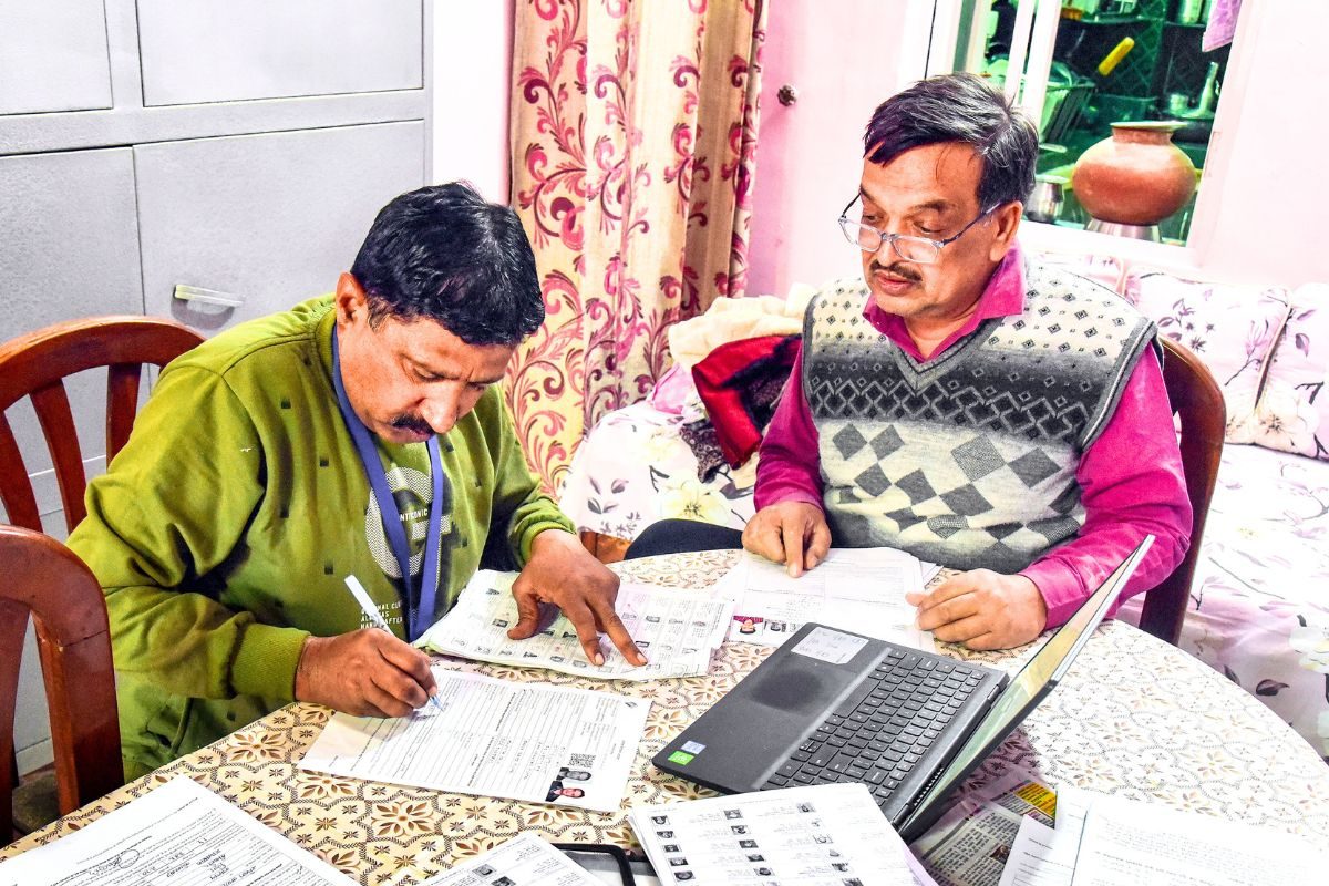 बिहार की तरह असम में क्‍यों नहीं होगा SIR चुनाव आयोग कराएगा सिर्फ SR