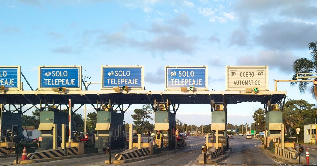 अब सड़कों पर नहीं होंगे टोल बैरियर, 100 टोल प्लाजा वाला नितिन गडकरी का जानिए प्लान