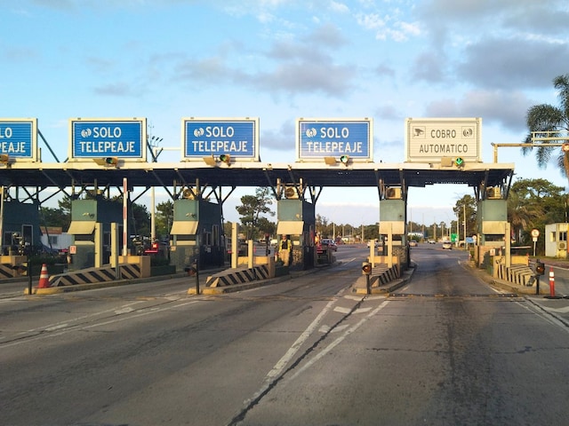 अब सड़कों पर नहीं होंगे बैरियर, 100 टोल वाला नितिन गडकरी का जानिए प्लान जानें